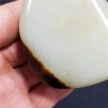 琪玉商城细腻油润聚枣红皮白玉籽料237.2克，重器询价六位数！