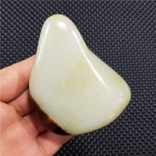 琪玉商城细腻油润聚枣红皮白玉籽料237.2克，重器询价六位数！