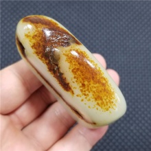 琪玉商城细腻油润双面天地聚枣红皮白玉籽料173克，重器询价六位数！
