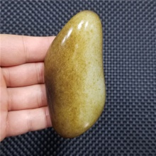 琪玉商城细腻油润完整老熟满秋梨皮白玉籽料173克，重器询价六位数！