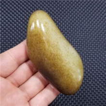 琪玉商城细腻油润完整老熟满秋梨皮白玉籽料173克，重器询价六位数！