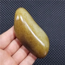 琪玉商城细腻油润完整老熟满秋梨皮白玉籽料173克，重器询价六位数！