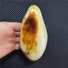 琪玉商城细腻油润撒金枣红皮白玉籽料886.8克，重器询价六位数！