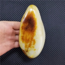 琪玉商城细腻油润撒金枣红皮白玉籽料886.8克，重器询价六位数！