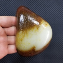 琪玉商城细腻油润完整饱满秋梨皮白玉籽料483.5克，重器询价六位数！