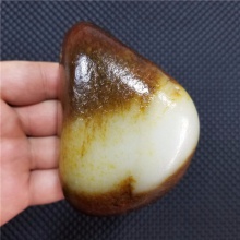 琪玉商城细腻油润完整饱满秋梨皮白玉籽料483.5克，重器询价六位数！