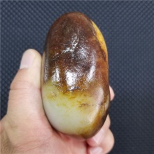 琪玉商城细腻油润完整饱满秋梨皮白玉籽料483.5克，重器询价六位数！