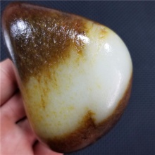 琪玉商城细腻油润完整饱满秋梨皮白玉籽料483.5克，重器询价六位数！