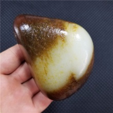 琪玉商城细腻油润完整饱满秋梨皮白玉籽料483.5克，重器询价六位数！