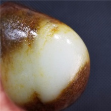 琪玉商城细腻油润完整饱满秋梨皮白玉籽料483.5克，重器询价六位数！