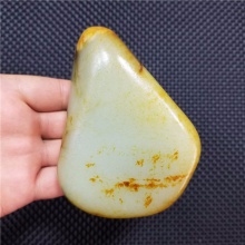 琪玉商城细腻油润老熟枣红皮白玉籽料615克，重器询价六位数！