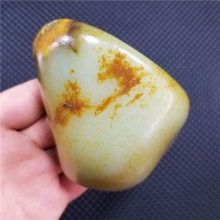 琪玉商城细腻油润老熟枣红皮白玉籽料615克，重器询价六位数！