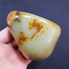 琪玉商城细腻油润老熟枣红皮白玉籽料615克，重器询价六位数！