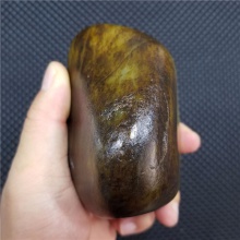 琪玉商城细腻油润完整饱满秋梨撒金皮白玉籽料1034.2克，重器询价六位数！