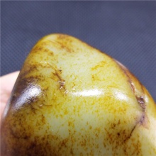琪玉商城细腻油润完整饱满秋梨撒金皮白玉籽料1034.2克，重器询价六位数！