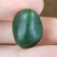 琪玉商城和田玉细腻油润完整好型稀少罕见正宗菠菜绿碧玉籽料6.6克，玉友已结缘0506！