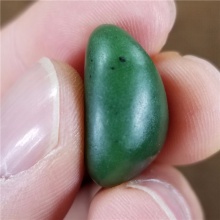 琪玉商城和田玉细腻油润完整好型稀少罕见正宗菠菜绿碧玉籽料6.5克，玉友已结缘0506！