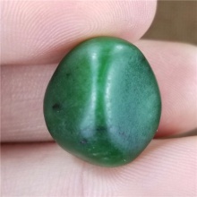 琪玉商城和田玉细腻油润完整好型稀少罕见正宗菠菜绿碧玉籽料5.9克，玉友已结缘0506！