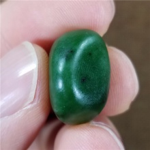 琪玉商城和田玉细腻油润完整好型稀少罕见正宗菠菜绿碧玉籽料5.9克，玉友已结缘0506！
