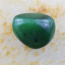 琪玉商城和田玉细腻油润完整好型稀少罕见正宗菠菜绿碧玉籽料5.9克，玉友已结缘0506！
