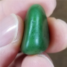 琪玉商城和田玉细腻油润完整好型稀少罕见正宗菠菜绿碧玉籽料7.8克