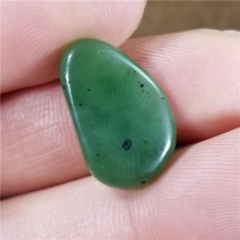 琪玉商城和田玉细腻油润完整好型稀少罕见正宗菠菜绿碧玉籽料2.8克，玉友已结缘0506！