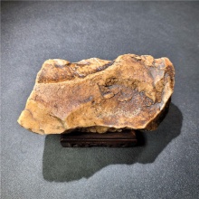 新疆大漠戈壁黑油皮鸡油黄沙漠漆戈壁玛瑙天然玩料摆件1072.6克