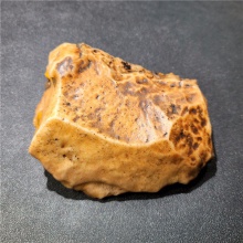 新疆大漠戈壁黑油皮鸡油黄沙漠漆戈壁玛瑙天然玩料摆件1023克