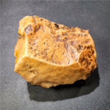 新疆大漠戈壁黑油皮鸡油黄沙漠漆戈壁玛瑙天然玩料摆件1023克