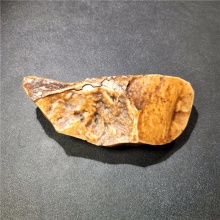 新疆大漠戈壁黑油皮鸡油黄沙漠漆戈壁玛瑙天然玩料摆件961.2克