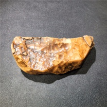 新疆大漠戈壁黑油皮鸡油黄沙漠漆戈壁玛瑙天然玩料摆件961.2克