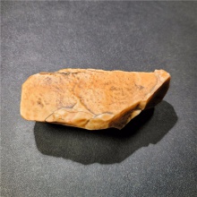 新疆大漠戈壁黑油皮鸡油黄沙漠漆戈壁玛瑙天然玩料摆件891.2克