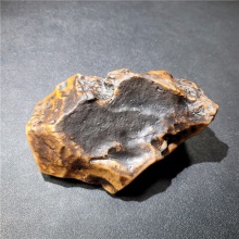 新疆大漠戈壁黑油皮鸡油黄沙漠漆戈壁玛瑙天然玩料摆件1052克