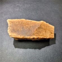 新疆大漠戈壁黑油皮鸡油黄沙漠漆戈壁玛瑙天然玩料摆件963克