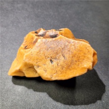 新疆大漠戈壁黑油皮鸡油黄沙漠漆戈壁玛瑙天然玩料摆件1088.6克