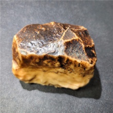 新疆大漠戈壁黑油皮鸡油黄沙漠漆戈壁玛瑙天然玩料摆件917.8克