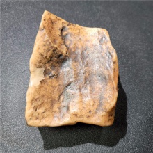 新疆大漠戈壁黑油皮鸡油黄沙漠漆戈壁玛瑙天然玩料摆件557.8克