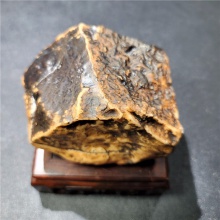 新疆大漠戈壁黑油皮鸡油黄沙漠漆戈壁玛瑙天然玩料摆件557.8克