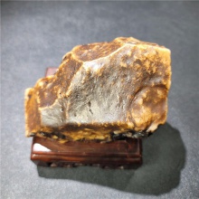 新疆大漠戈壁黑油皮鸡油黄沙漠漆戈壁玛瑙天然玩料摆件723克