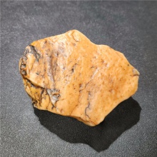 新疆大漠戈壁黑油皮鸡油黄沙漠漆戈壁玛瑙天然玩料摆件485.6克