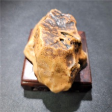 新疆大漠戈壁黑油皮鸡油黄沙漠漆戈壁玛瑙天然玩料摆件485.6克