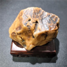 新疆大漠戈壁黑油皮鸡油黄沙漠漆戈壁玛瑙天然玩料摆件485.6克