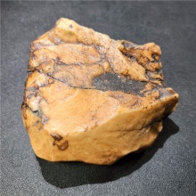 新疆大漠戈壁黑油皮鸡油黄沙漠漆戈壁玛瑙天然玩料摆件776.8克