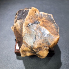 新疆大漠戈壁黑油皮鸡油黄沙漠漆戈壁玛瑙天然玩料摆件776.8克