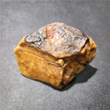 新疆大漠戈壁黑油皮鸡油黄沙漠漆戈壁玛瑙天然玩料摆件383.8克