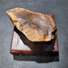 新疆大漠戈壁黑油皮鸡油黄沙漠漆戈壁玛瑙天然玩料摆件247.8克
