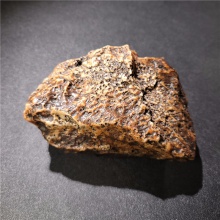 新疆大漠戈壁黑油皮鸡油黄沙漠漆戈壁玛瑙天然玩料摆件1423克