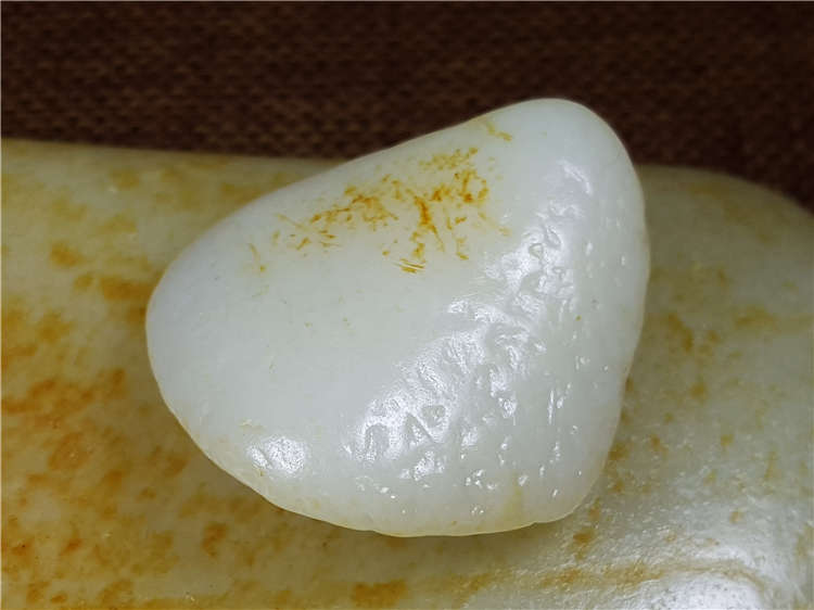 琪玉商城和田玉细腻水翻砂白玉籽料24克