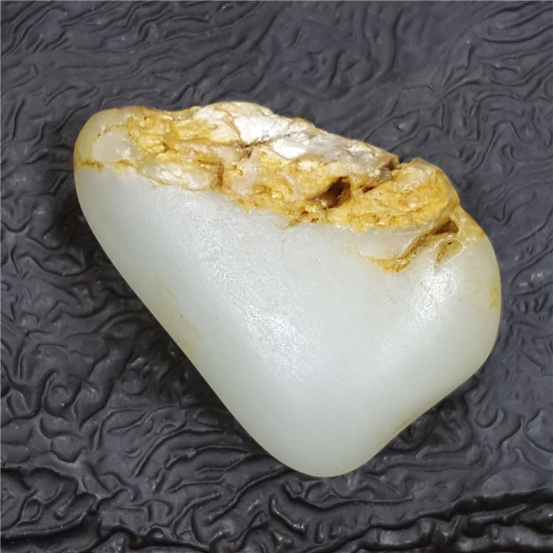 琪玉商城和田玉细腻无结构特色带僵白玉籽料22.3克